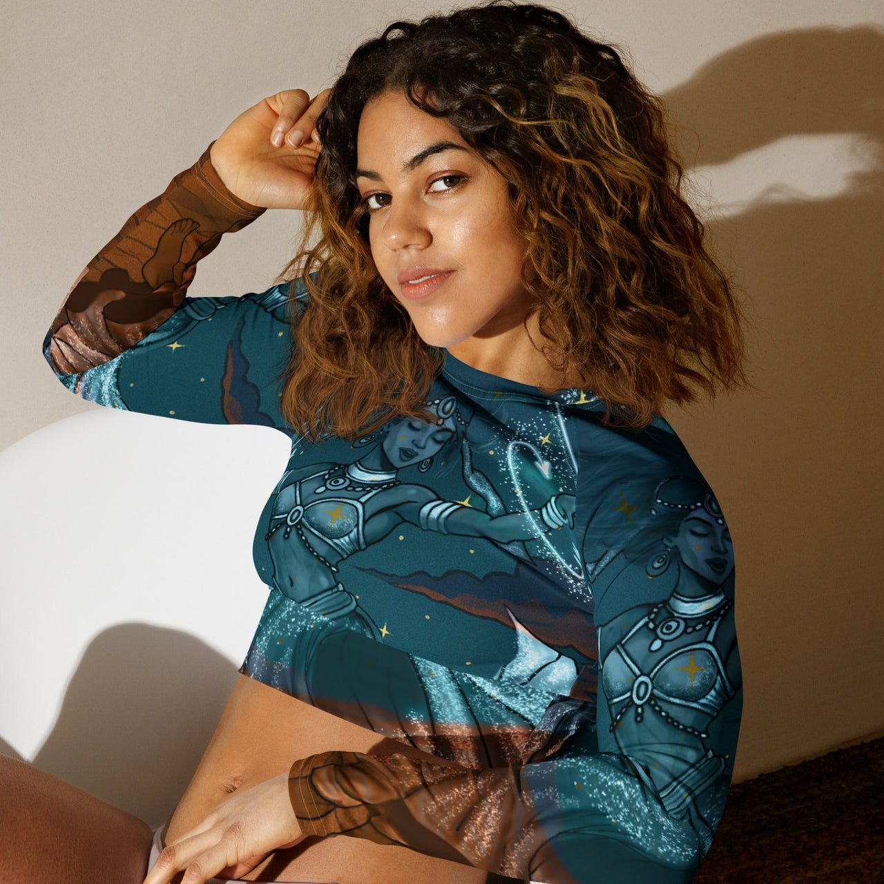 Long - sleeve crop top with Bluthelden Artwork - Zauberhand