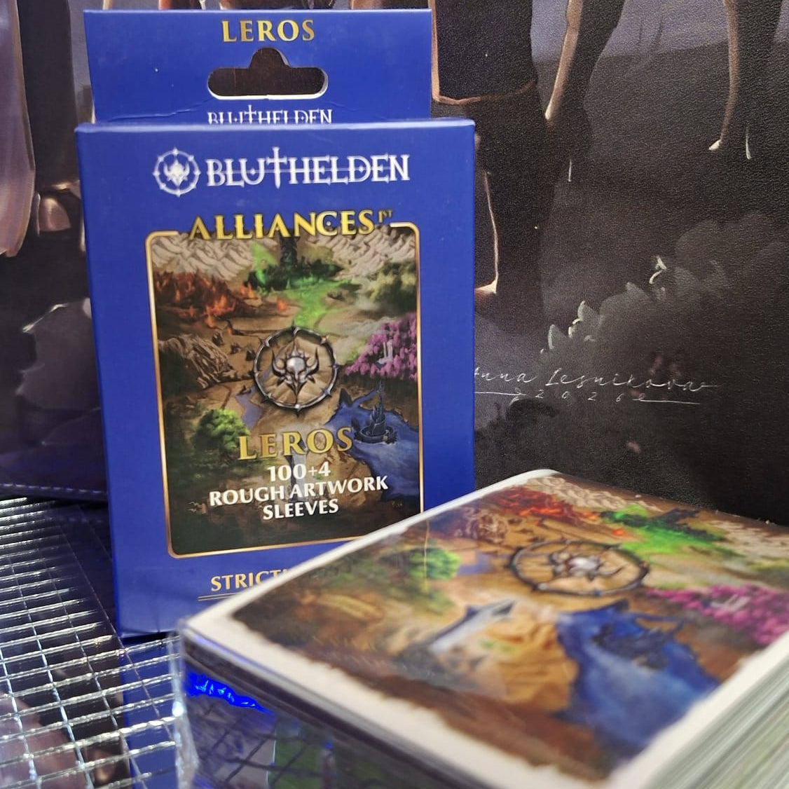 Rough Artwork Hüllen "Leros" - 104 Stück - Zauberhand Premium Zubehör für TCG